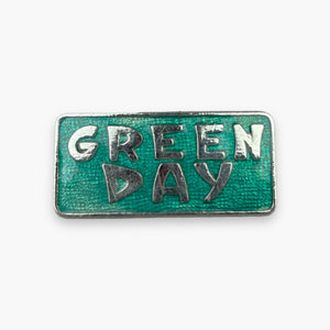 MID 90S GREEN DAY BADGE